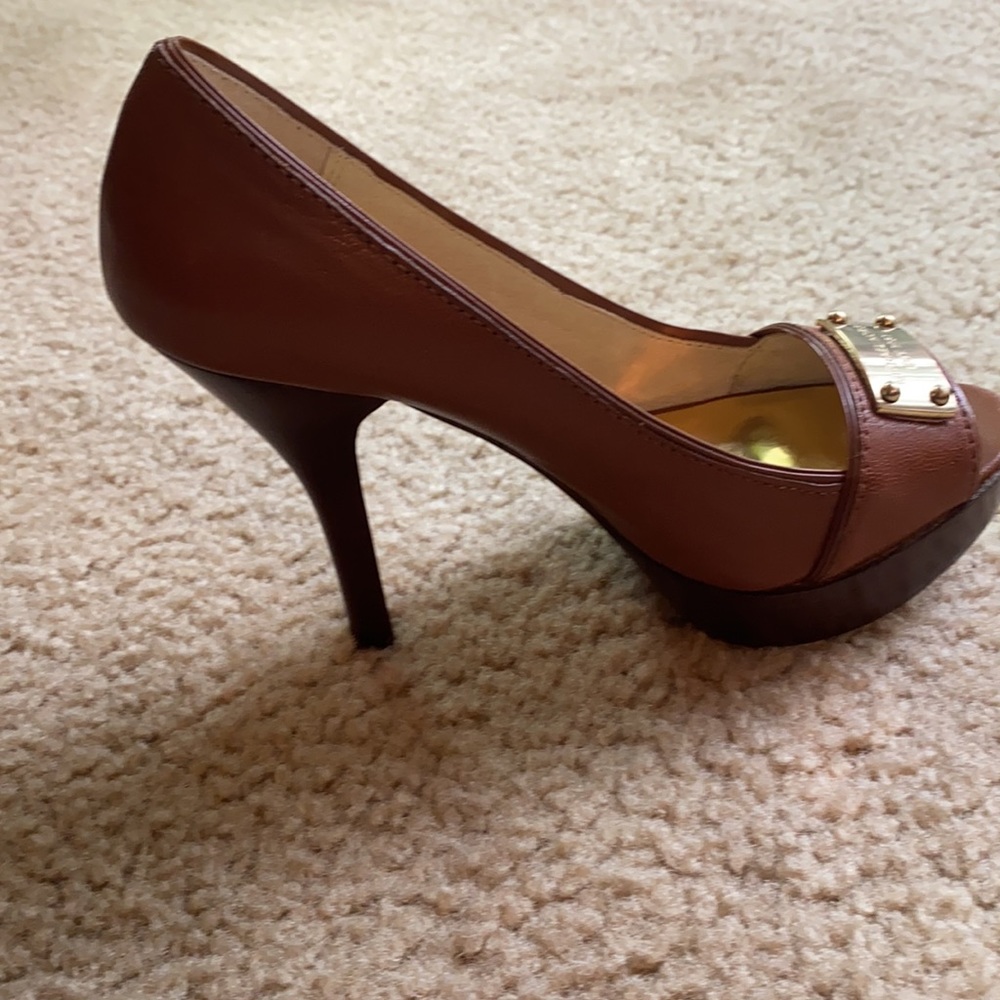 Michael Kors butterscotch heels 6M - Picture 9 of 9